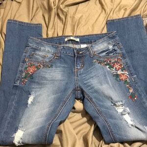 Zco floral embroidered distressed jeans‎